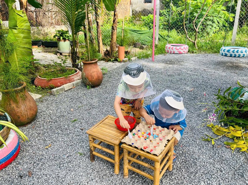 Hoạt động vui chơi ngoài trời của các bé 4-5 tuổi (Lớp Sơn Ca 4)